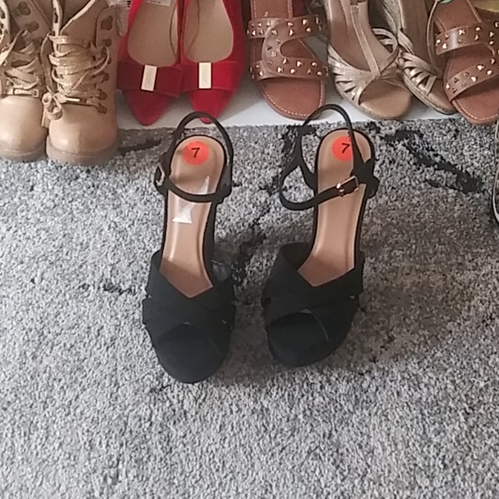 Shoe - Picture 2 of 2